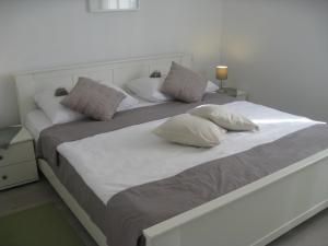 two beds with pillows on them in a bedroom at Apartment Lavanda Ruzmarin in Njivice
