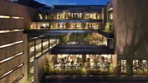 un'immagine di un condominio con cortile di THE THOUSAND KYOTO a Kyoto