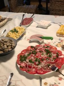 Jedlo v ubytovaní bed & breakfast alebo blízkom okolí
