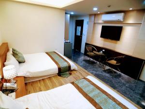 Rúm í herbergi á 風鈴鐵道包棟Villa莊園-全新電梯景觀莊園