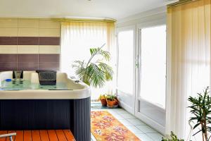 a room with a bath tub in a room at Pipacsos Vendégházak in Kiskunmajsa +24 photos