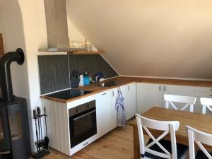 Kuchyň nebo kuchyňský kout v ubytování Södra Lund B&B