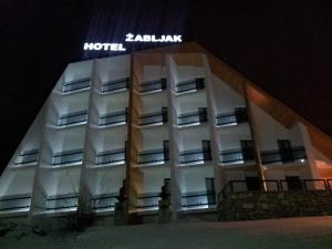Byggingin sem hótelið er í
