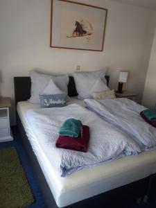 Rathausschenke Münstermaifeld tesisinde bir odada yatak veya yataklar