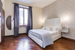 Ένα ή περισσότερα κρεβάτια σε δωμάτιο στο Trevi Private Suites by Premium Suites Collection