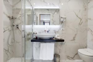 Ένα μπάνιο στο Trevi Private Suites by Premium Suites Collection