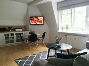 a living room with a couch and a table at Apartament Lila in Świnoujście