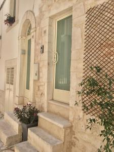 a stone house with stairs leading to a door at LA CASETTA 6058 in Conversano