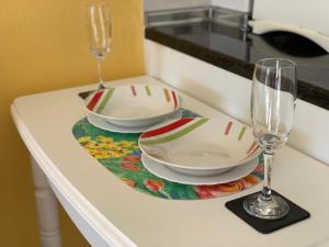 two plates and glasses sitting on a counter with a table at jp - 2.0 in Benalmádena