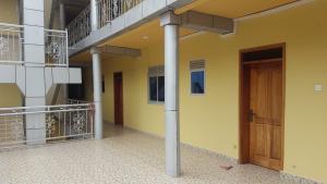 Ein Balkon oder eine Terrasse in der Unterkunft Hotel Dot Com Entebbe