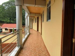 Ein Balkon oder eine Terrasse in der Unterkunft Hotel Dot Com Entebbe