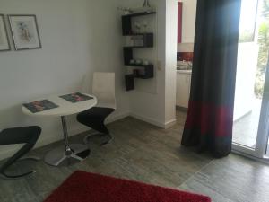 Kuchyňa alebo kuchynka v ubytovaní Apartmani Ivić Paka Rab