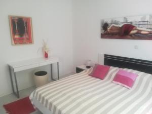 Posteľ alebo postele v izbe v ubytovaní Apartmani Ivić Paka Rab