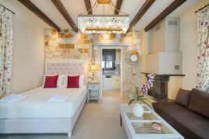 Giường trong phòng chung tại villa Santa Marina +22 ảnh