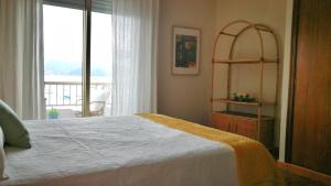 Postel nebo postele na pokoji v ubytování Apartamento Rías Baixas - 1a Línea Playa Raxó