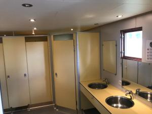 Kuchyň nebo kuchyňský kout v ubytování Steiner's Camping & Lodge
