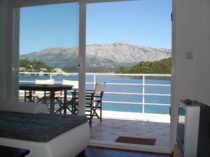 Fotografie z fotogalerie ubytování Apartment Perla - first row by the sea v destinaci Lumbarda