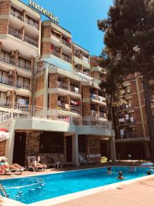 Bazén v ubytování Hotel Nimfa-Rusalka nebo v jeho okolí