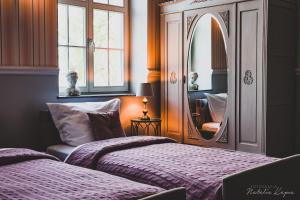 Łóżko lub łóżka w pokoju w obiekcie Pałac Rajkowo