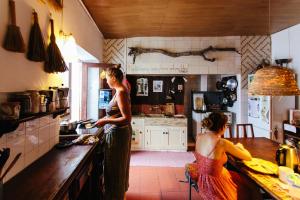 Kuchyň nebo kuchyňský kout v ubytování Olive Hostel Lagos + 37 fotografií
