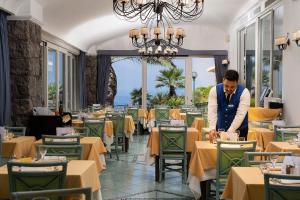 Restoran või mõni muu söögikoht majutusasutuses Hotel Terme Royal Palm