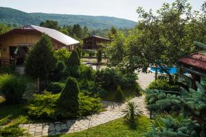 Uitzicht op het zwembad bij Villa Rubčić Rooms of in de buurt