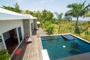 Piscina en o cerca de Villa Quivira