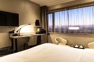 เตียงในห้องที่ Riva hotel Den Haag - Delft