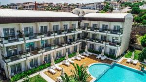Gallery image of OTEL YENi in Cesme