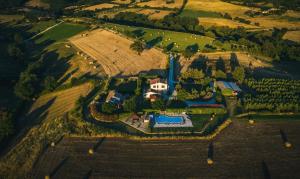 Bazén v ubytování Agriturismo Il Cavallino Saturnia nebo v jeho okolí