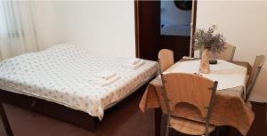 Postel nebo postele na pokoji v ubytování Apartmani Kokić