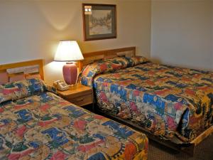 מיטה או מיטות בחדר ב-Royal Motor Inn