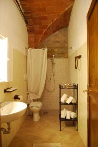 A bathroom at Villa Sara