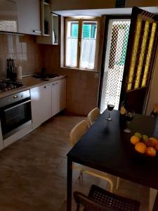 Kuchyň nebo kuchyňský kout v ubytování Holiday Home Ana + 28 fotografií