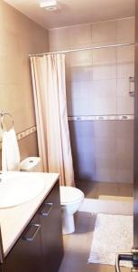 Phòng tắm tại Omodos Maria's Apartments