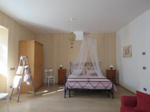 A bed or beds in a room at B&B Casa Taralin