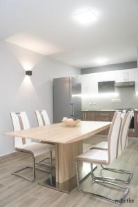 Kuchyňa alebo kuchynka v ubytovaní AllOne apartman