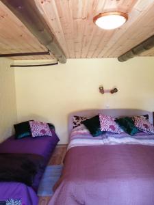 מיטה או מיטות בחדר ב-Searooms