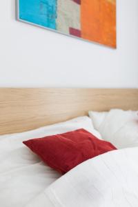 Postel nebo postele na pokoji v ubytování Baron Apartments Sušice