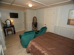 a bedroom with a bed and a chair and a mirror at Bellevue Manor in Newport