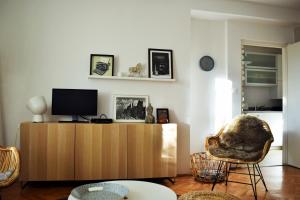 A television and/or entertainment centre at Gellért Hill Apartment