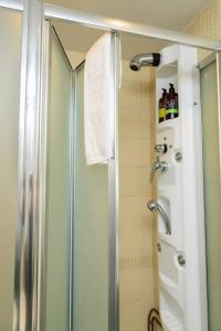 A bathroom at Acropolis Eye Loft