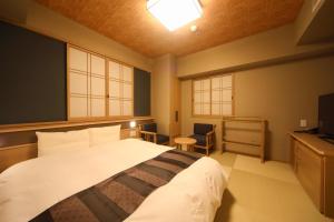 禦宿野乃難波天然溫泉酒店房間的床