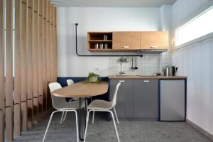 Kuchyň nebo kuchyňský kout v ubytování Voula Seaside Apartments