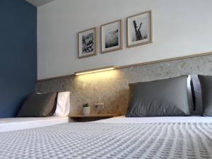 Postel nebo postele na pokoji v ubytování Voula Seaside Apartments