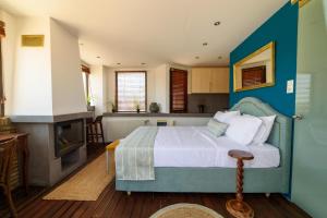 A bed or beds in a room at Acropolis Eye Loft
