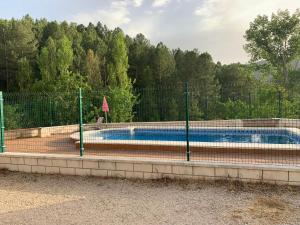 Bazén v ubytovaní Apartamento Rural Sierra de Segura alebo v jeho blízkosti + 13 fotografií