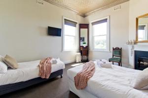 Postel nebo postele na pokoji v ubytování Deloraine Hotel + 24 fotografií