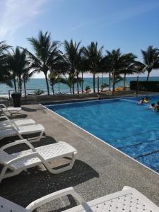 Bazén v ubytování Resort Playa Azul Departamentos frente al mar nebo v jeho okolí