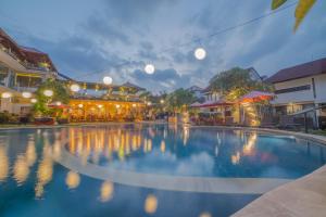 Bazén v ubytování Grand Kesambi Resort and Villas nebo v jeho okolí